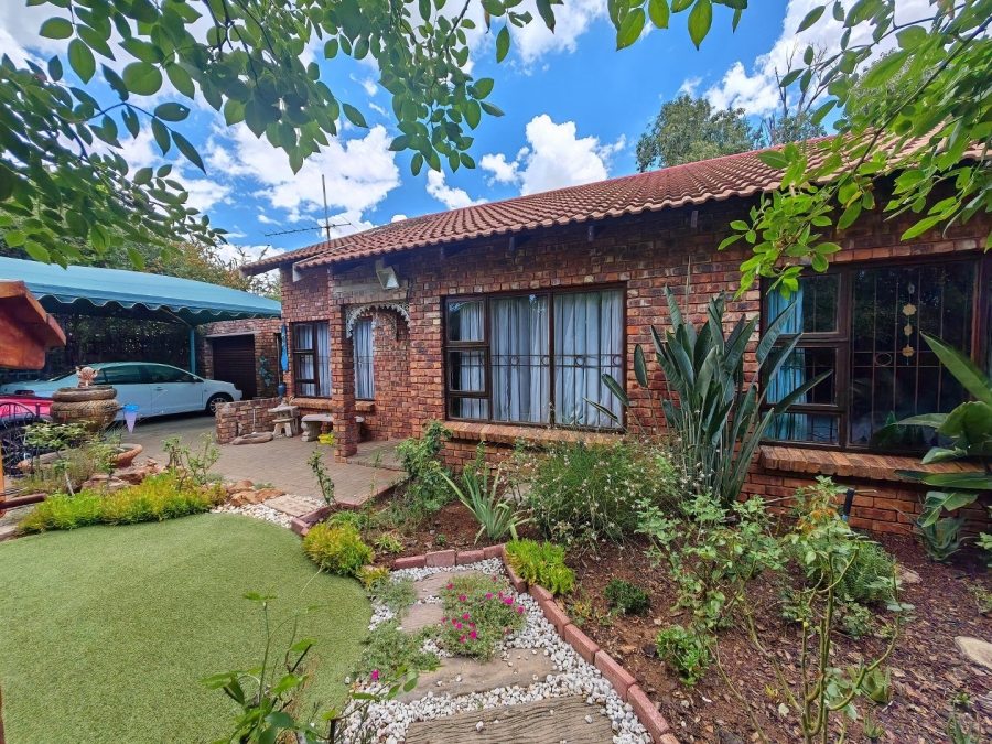 3 Bedroom Property for Sale in Langenhovenpark Free State